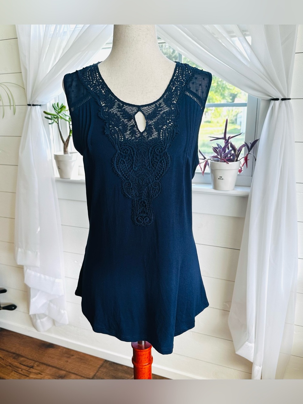 Daniel Rainn Romantic Ranella Crochet Front Keyhole Knit Top Navy Size Small NWT